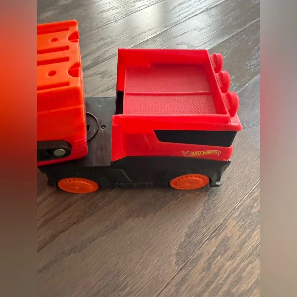 Hot Wheels Mega Hauler Truck (2015) holds 50 cars - NEW in box